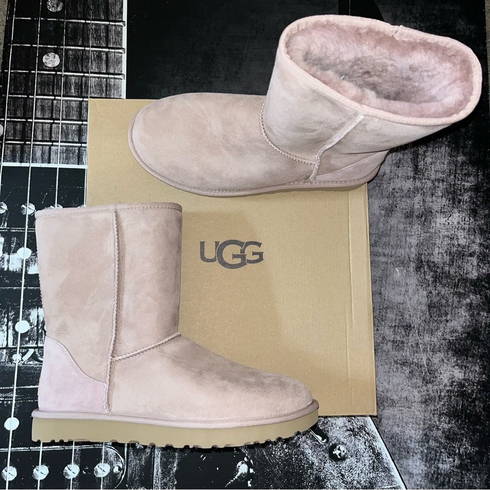 NIB UGG Classic Short II Boot